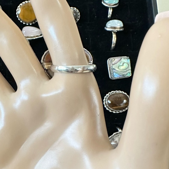 Is natural, banded, agate, teardrop, pear silver overlay stamped 925 size 8.5 - Picture 7 of 10